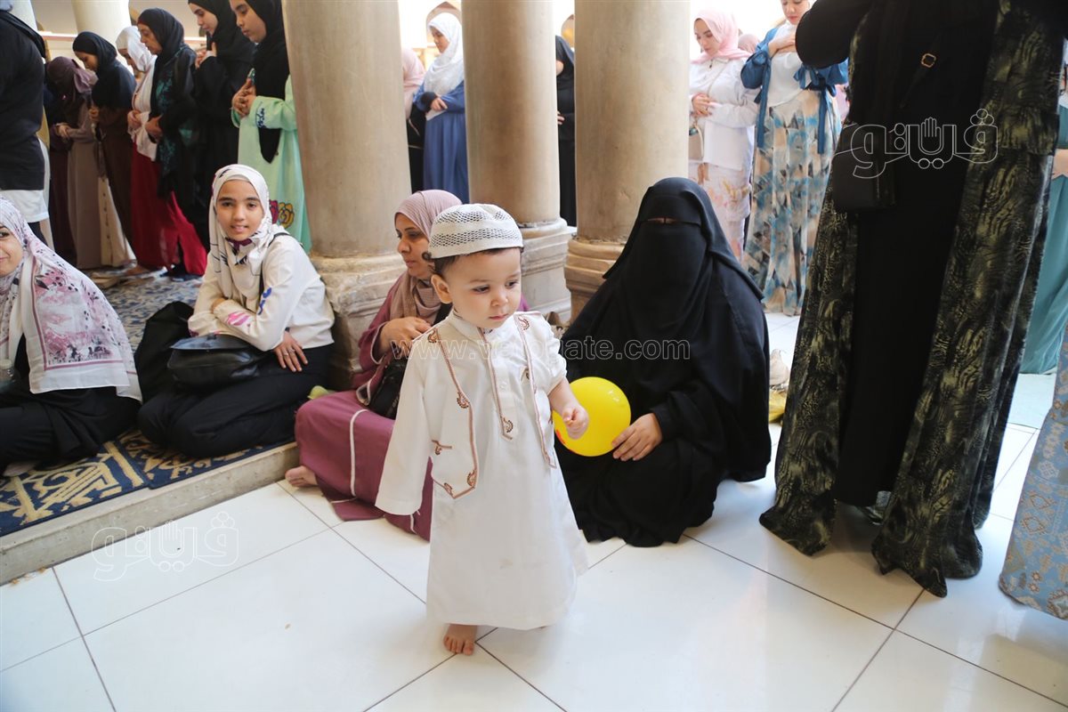 الأطفال يخطفون الأنظار في صلاة عيد الأضحي بالجامع الأزهر (21)