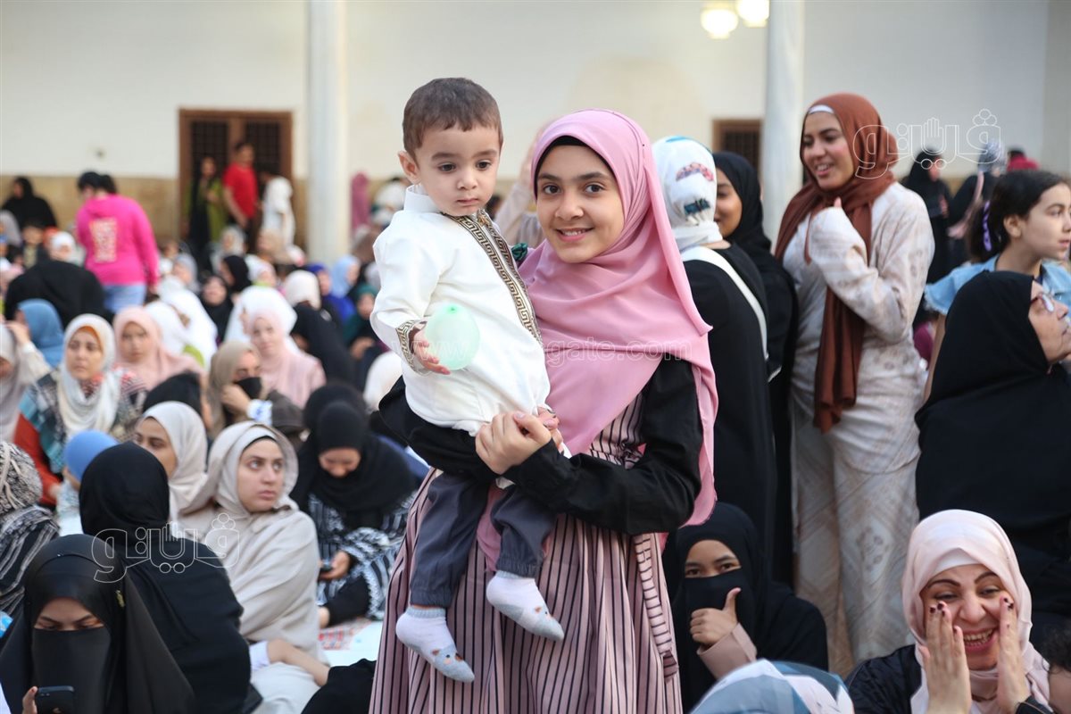 الأطفال يخطفون الأنظار في صلاة عيد الأضحي بالجامع الأزهر (23)