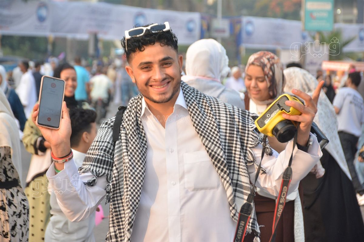 بالبلالين ورزاز الثلج، شاهد احتفالات المصلين بساحة مسجد مصطفى محمود احتفالا بالعيد (13)