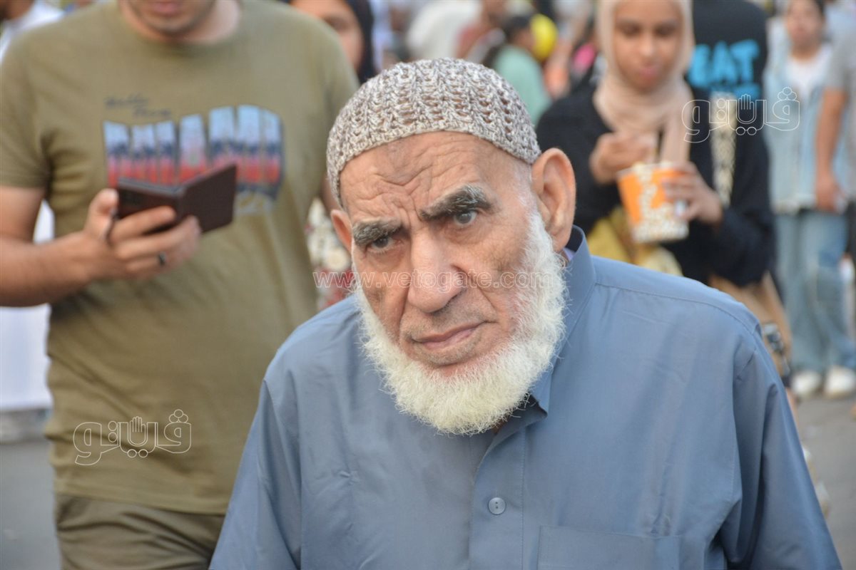 بالبلالين ورزاز الثلج، شاهد احتفالات المصلين بساحة مسجد مصطفى محمود احتفالا بالعيد (42)