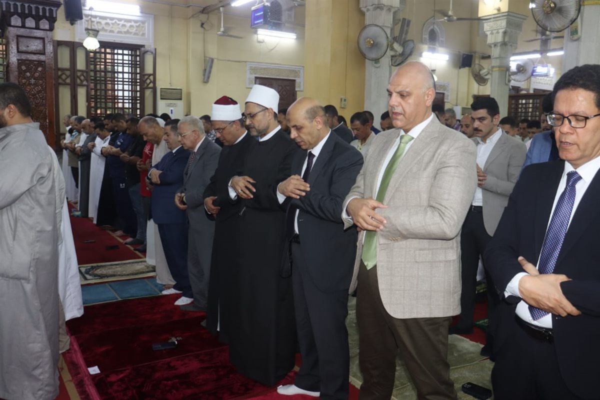محافظ القليوبية يؤدي صلاة عيد الاضحي، فيتو