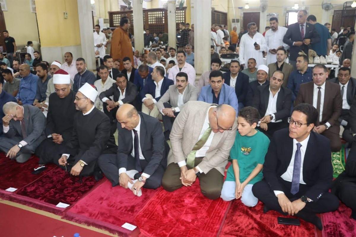 محافظ القليوبية يؤدي صلاة عيد الاضحي، فيتو