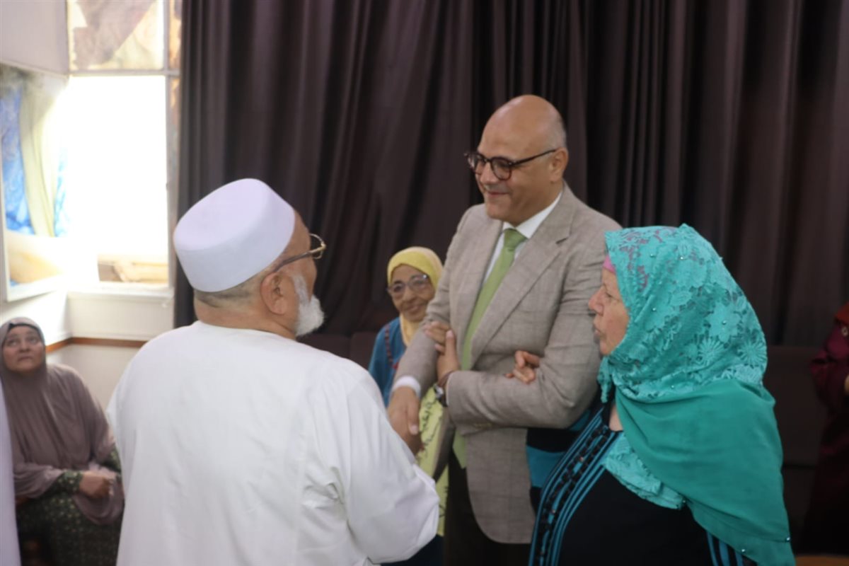 محافظ القليوبية يقدم التهنئة بالعيد للمسنيين،فيتو