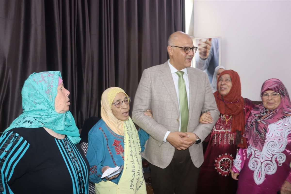 محافظ القليوبية يقدم التهنئة بالعيد للمسنيين،فيتو