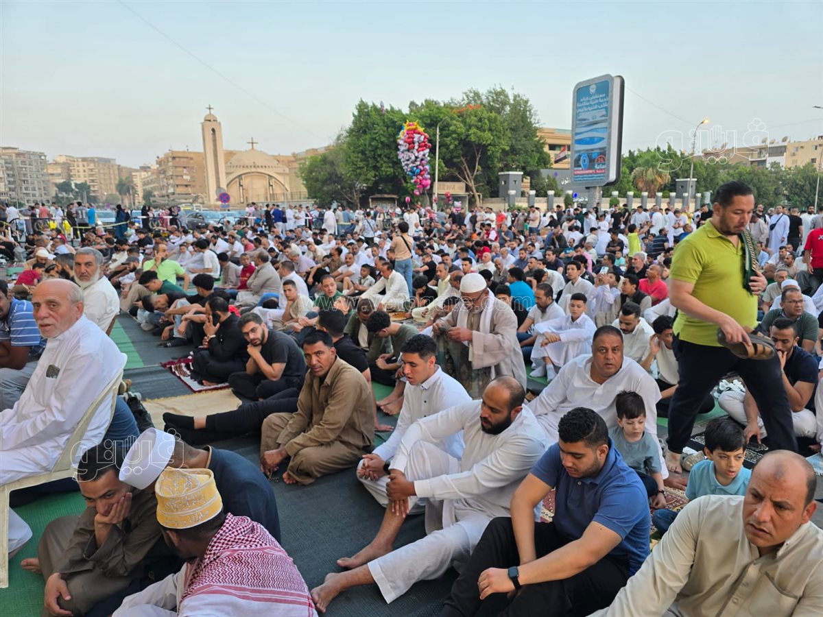 تواجد كبير للمصلين بساحة الصديق شيراتون لأداء صلاة العيد (2)