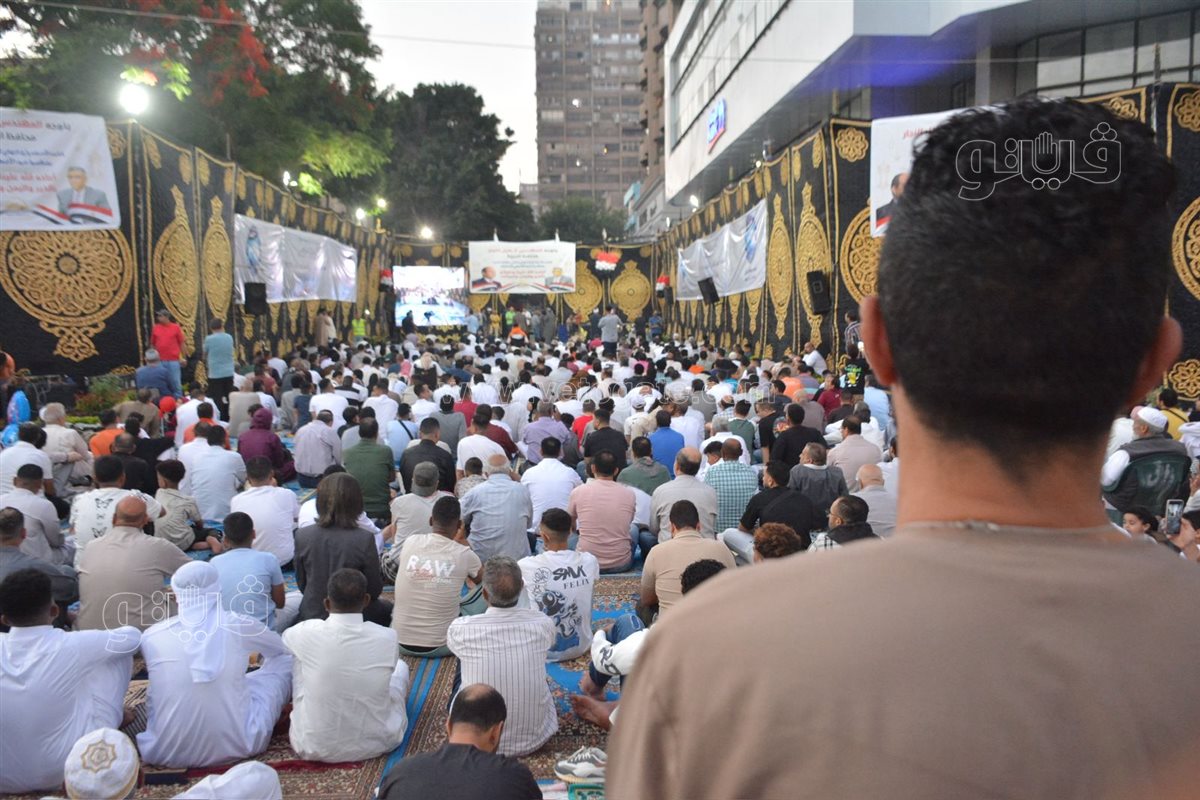 سيلفي العيد يسيطر على ساحة مصطفي محمود قبل انطلاق الصلاة (1)