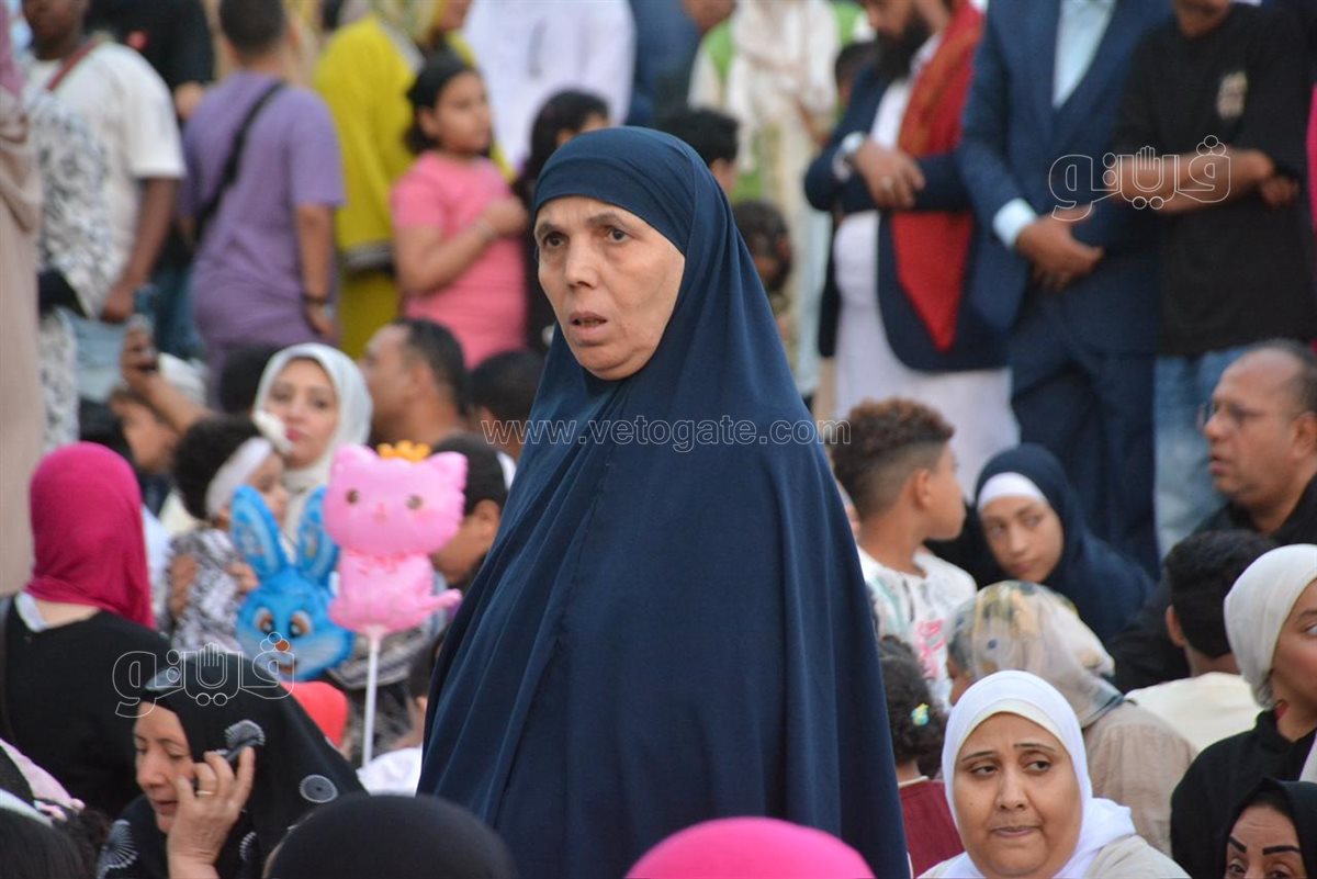 سيلفي العيد يسيطر على ساحة مصطفي محمود قبل انطلاق الصلاة (7)