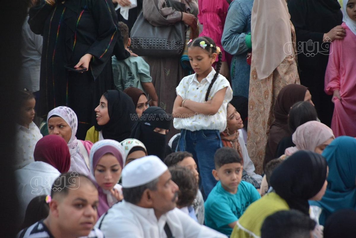 سيلفي العيد يسيطر على ساحة مصطفي محمود قبل انطلاق الصلاة (10)