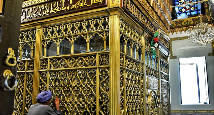 هنا دفنت “زهؤة الؤوضة المحمدية”، فيتو