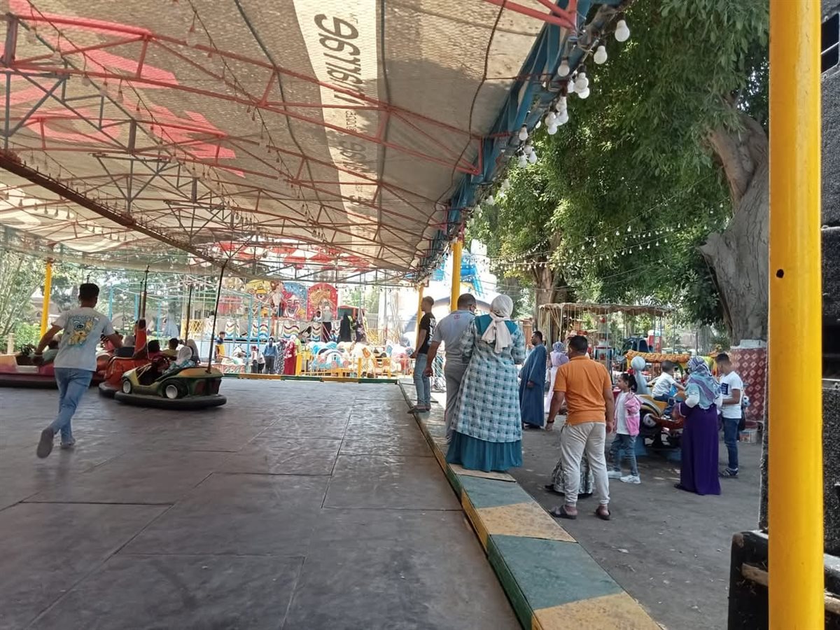 توافد المواطنيين علي حدائق القناطر في العيد،فيتو