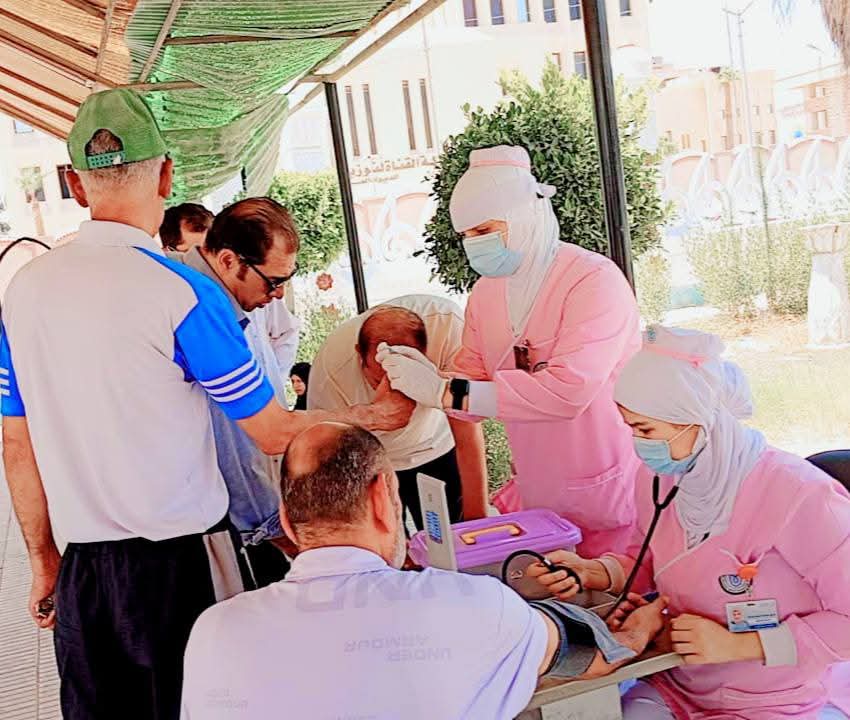 جانب من عمل الفرق الطبية، فيتو