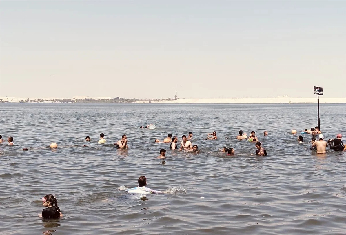 جانب من الإقبال على الشواطئ، فيتو