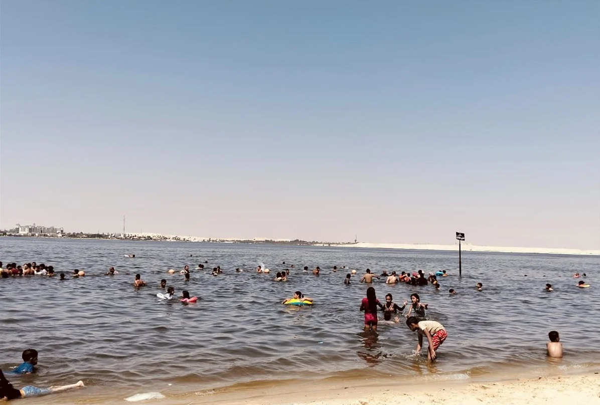 جانب من الإقبال على الشواطئ، فيتو