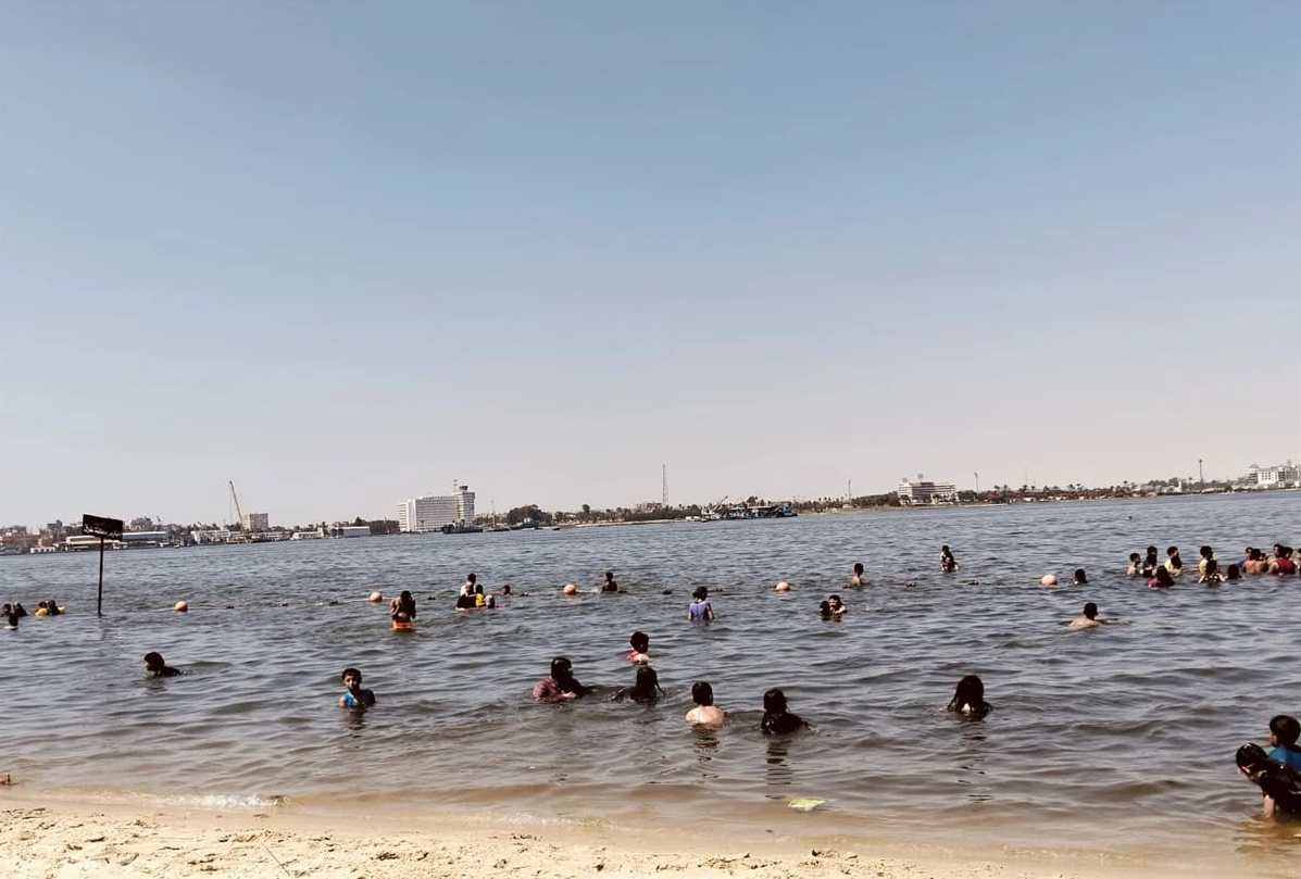 جانب من الإقبال على الشواطئ، فيتو