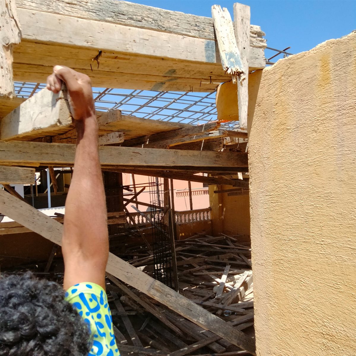 إزالة فورية لمخالفات بناء بدمياط الجديدة ومصادرة معدات ومواد البناء