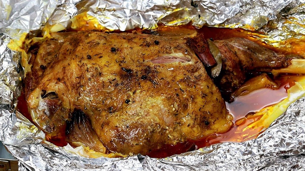 طريقة عمل الأرز البخاري مع كتف الخروف المشوي