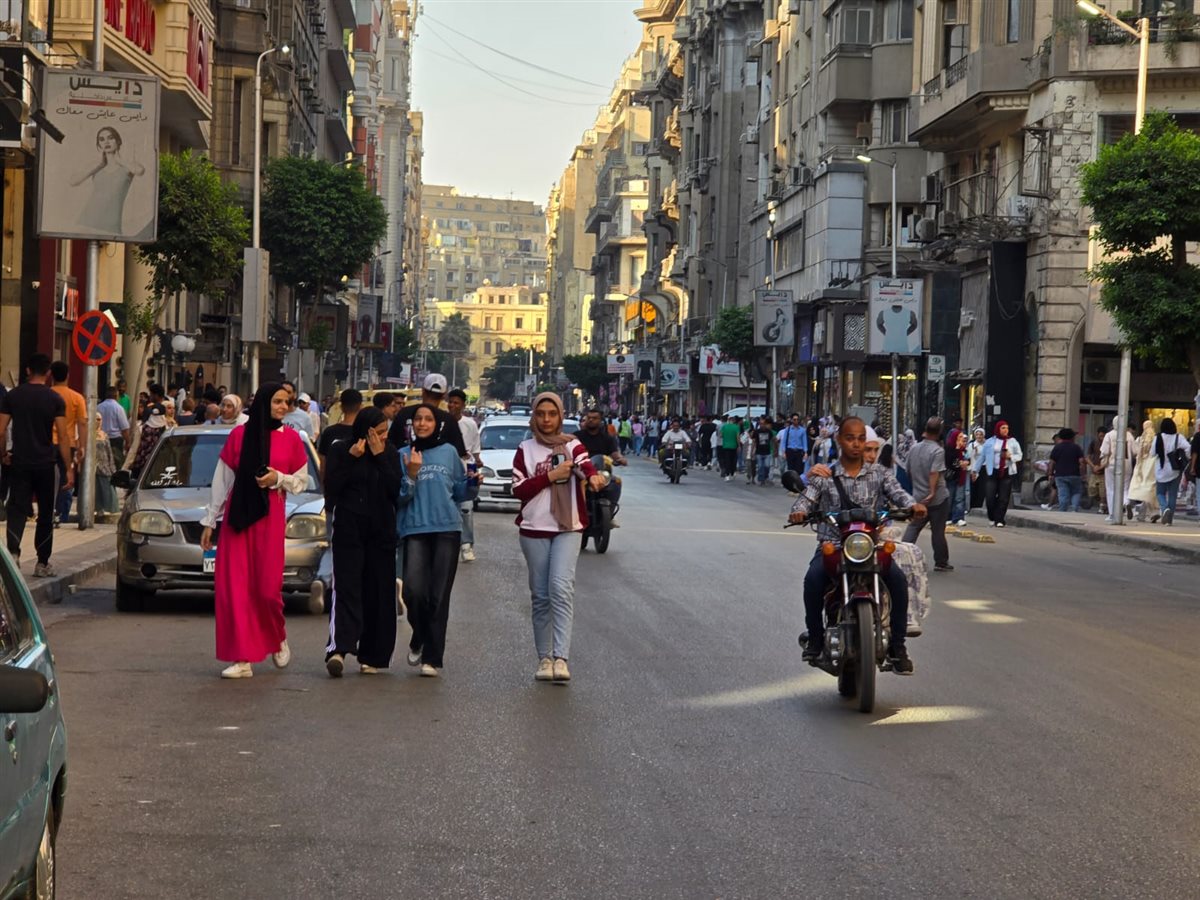 إقبال كبير على وسط البلد ثالث أيام العيد