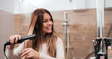 وصفة طبيعية لتطرية الشعر بعد فرده بالمكواة