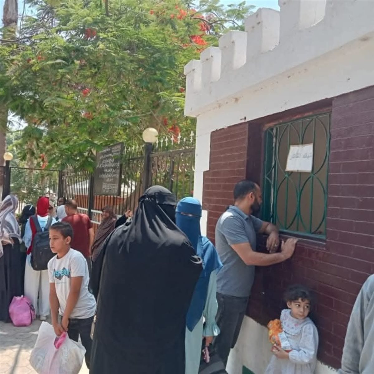 توافد المواطنيين علي حدائق القناطر في العيد،فيتو 