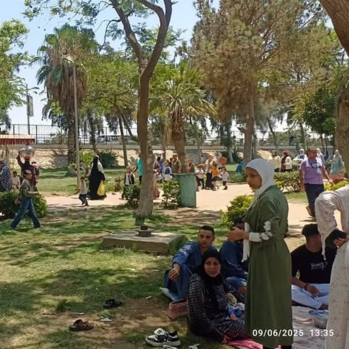 توافد المواطنيين علي حدائق القناطر في العيد،فيتو 