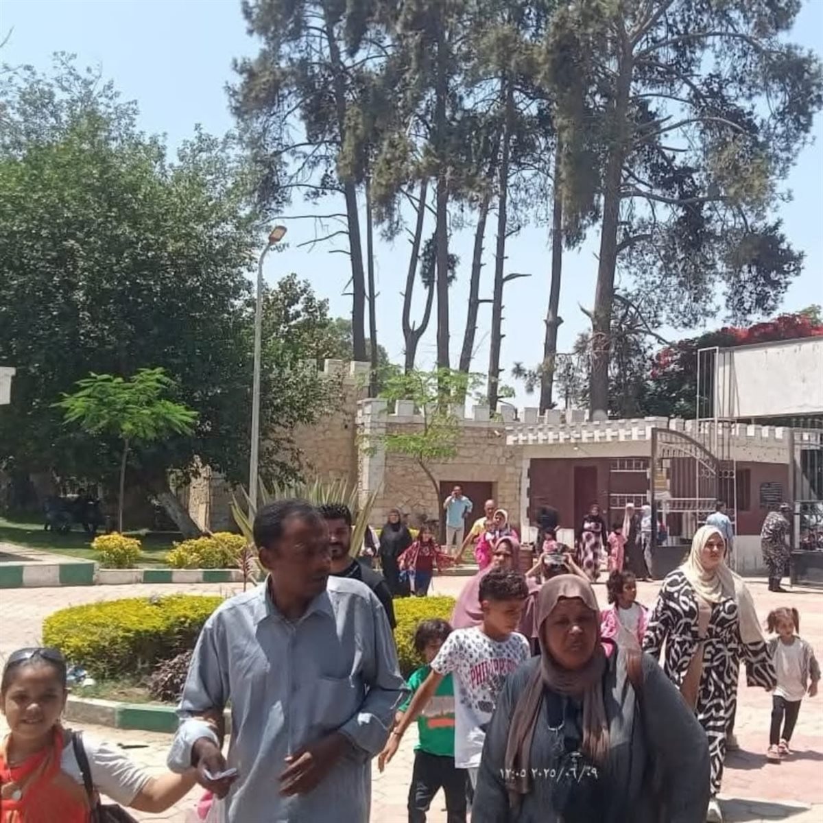 توافد المواطنيين علي حدائق القناطر في العيد،فيتو 