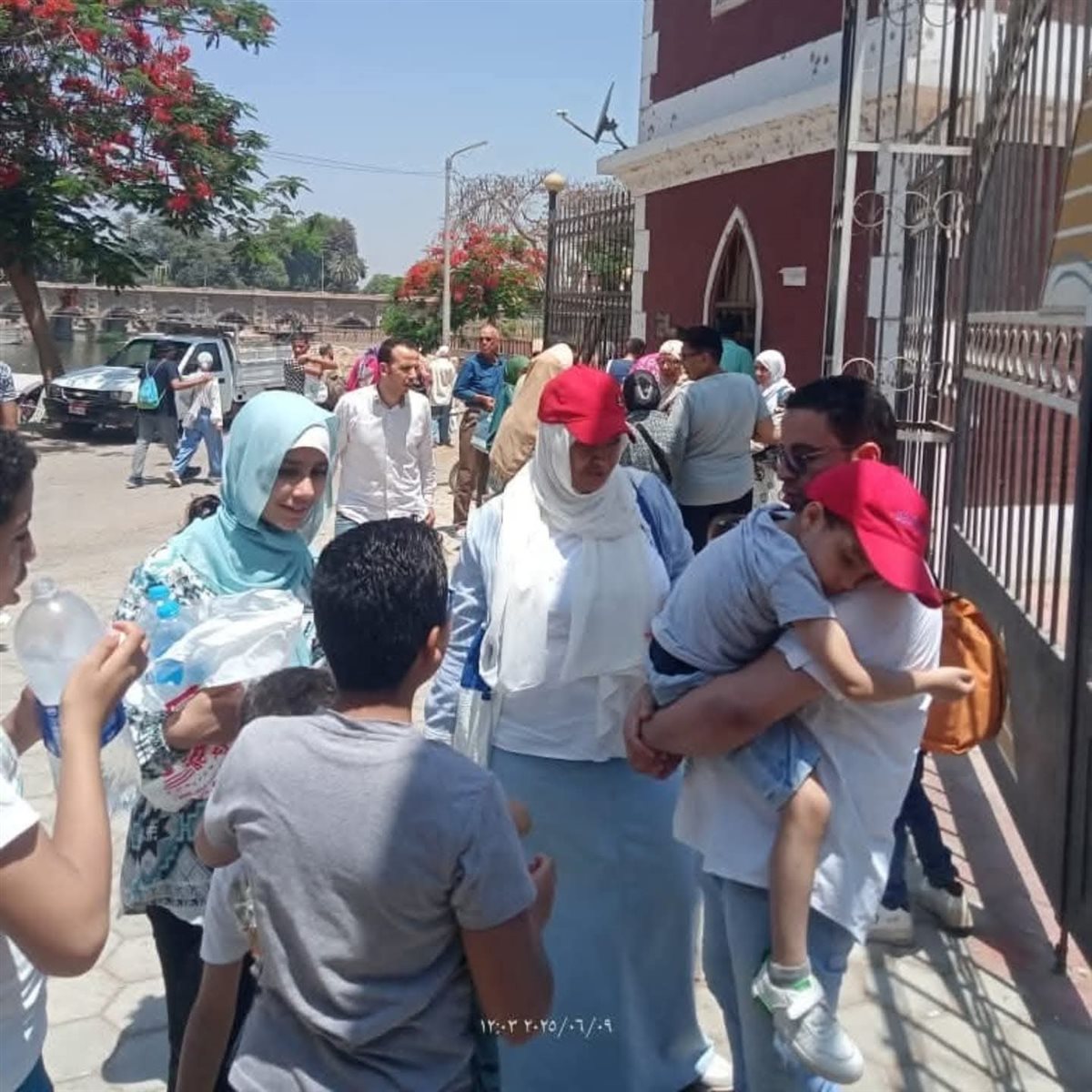 توافد المواطنيين علي حدائق القناطر في العيد،فيتو 