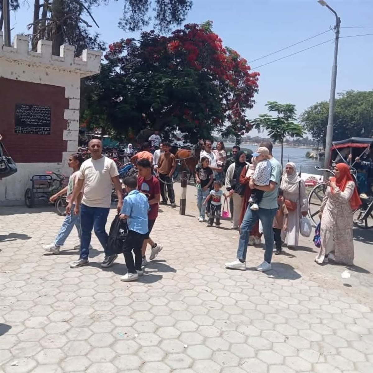 توافد المواطنيين علي حدائق القناطر في العيد،فيتو 