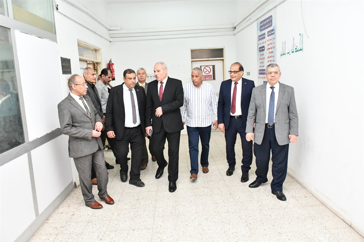 جانب من جولة رئيس الجامعة، فيتو