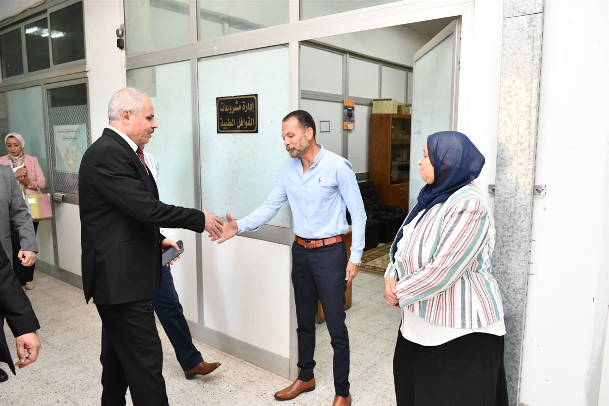 جانب من جولة رئيس الجامعة، فيتو