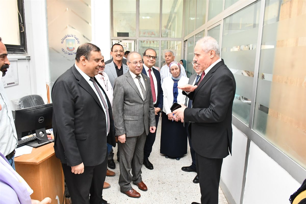 جانب من جولة رئيس الجامعة، فيتو