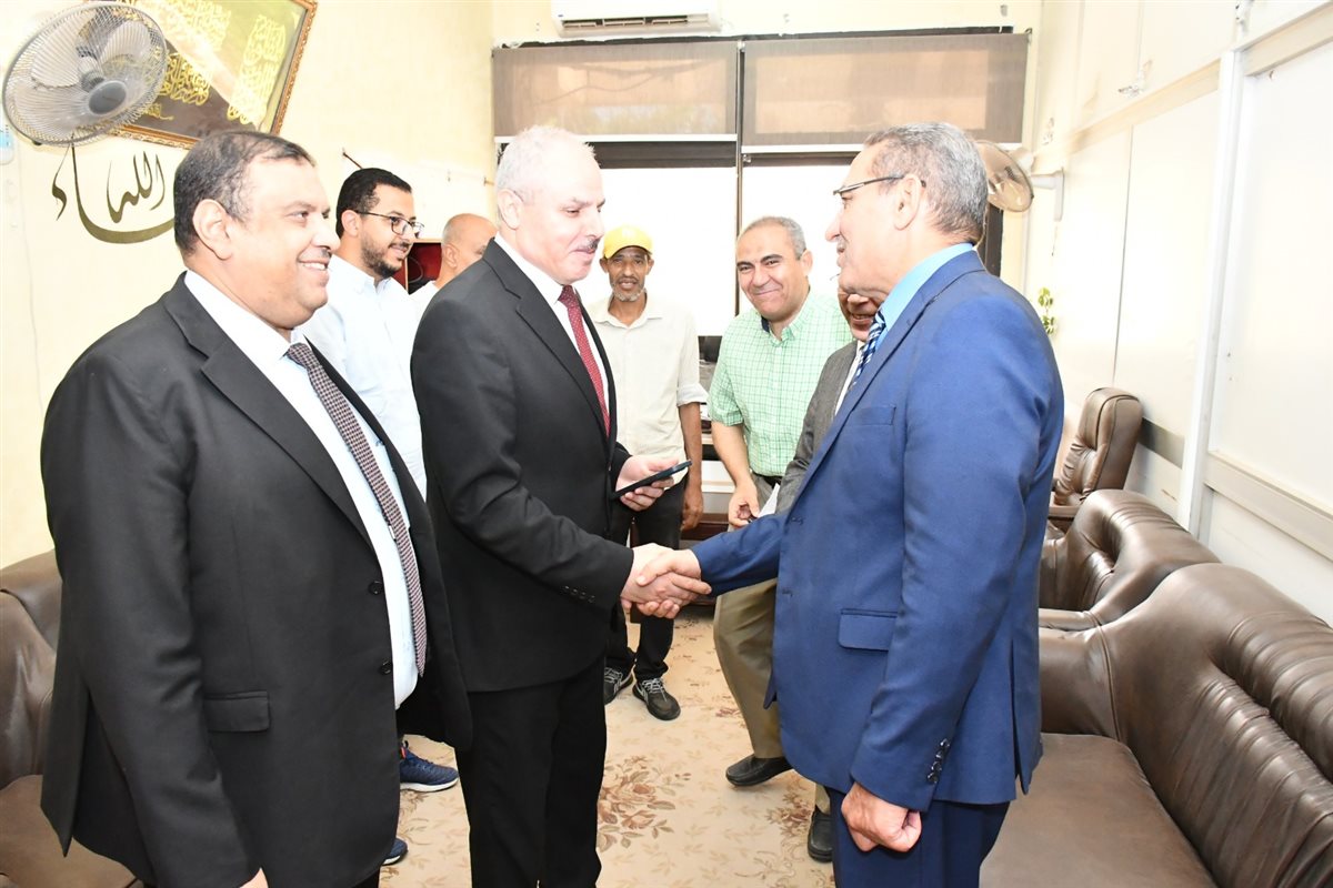 جانب من جولة رئيس الجامعة، فيتو