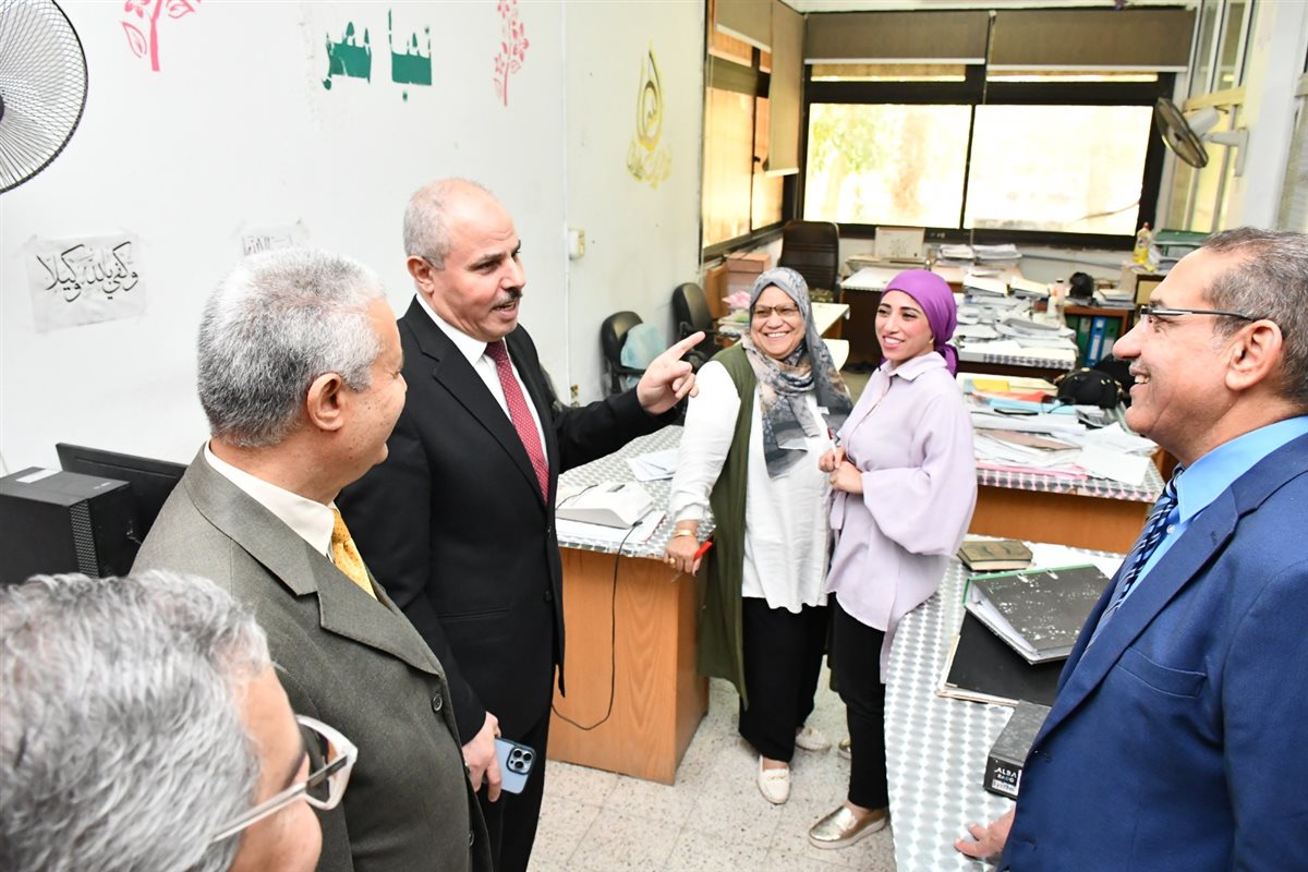 جانب من جولة رئيس الجامعة، فيتو