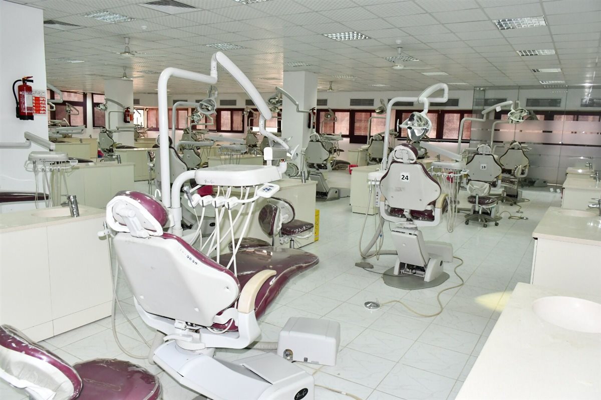 مستشفى طب الأسنان بجامعة قناة السويس