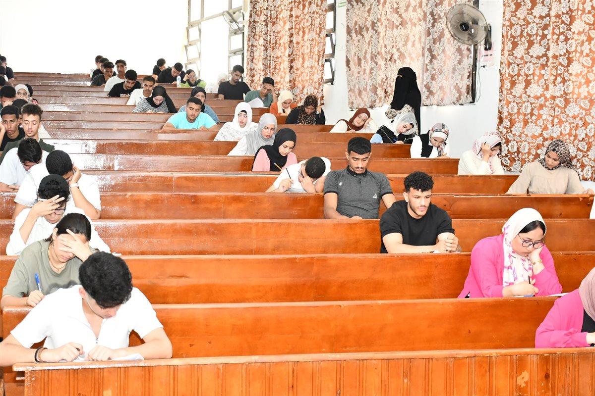 جانب من الامتحانات، فيتو