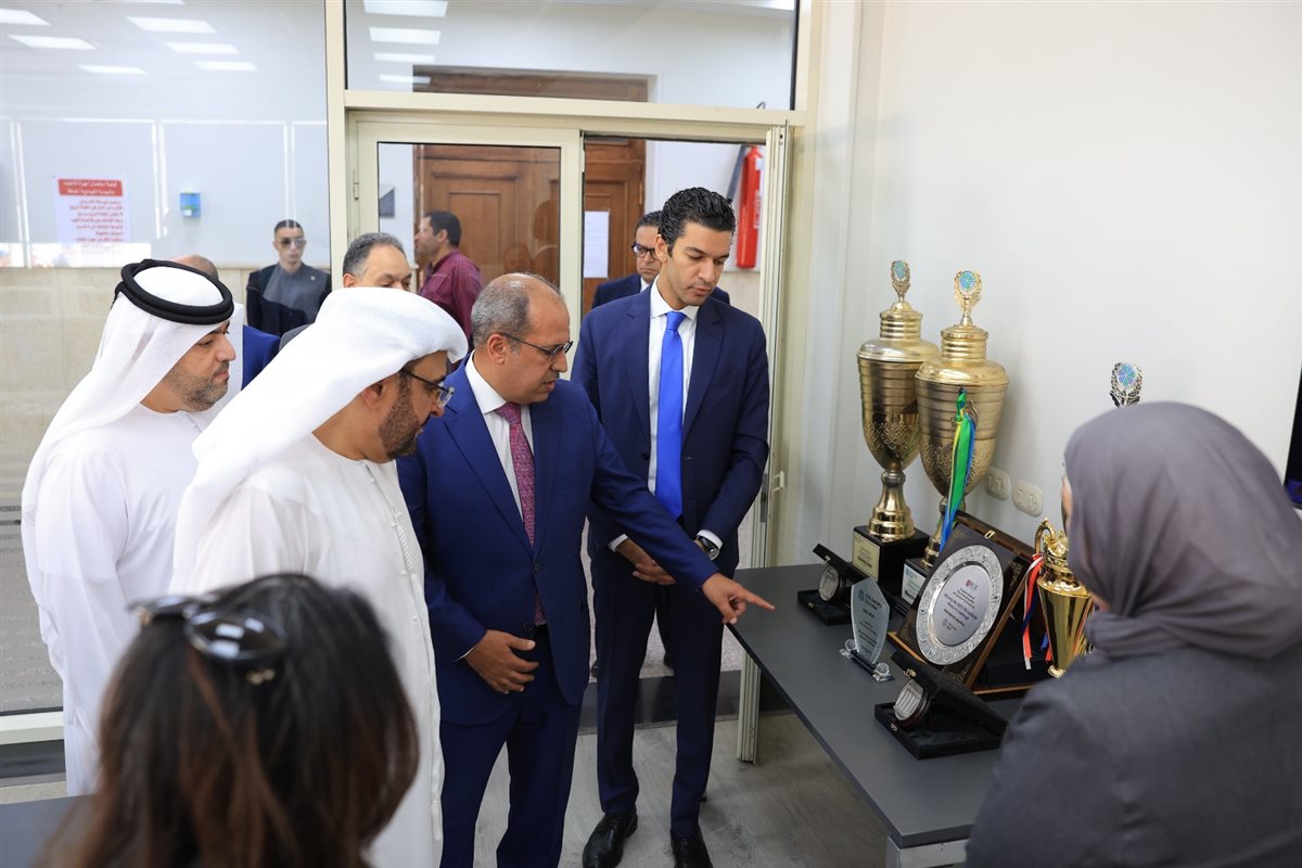 رئيس جامعة حمدان بن محمد في الجامعة البريطانية 