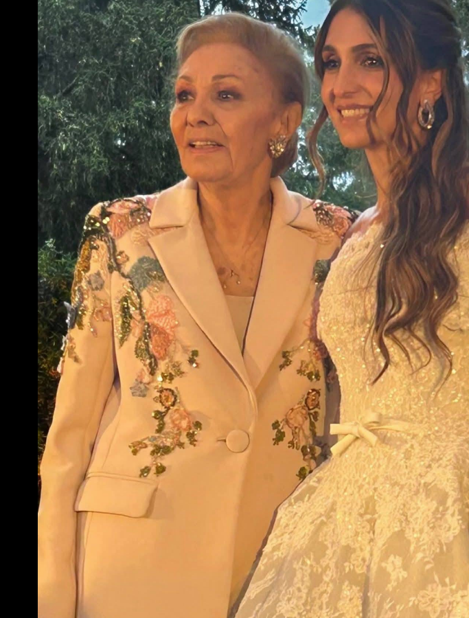 إيمان بهلوي وجدتها فرح ديبا، فيتو