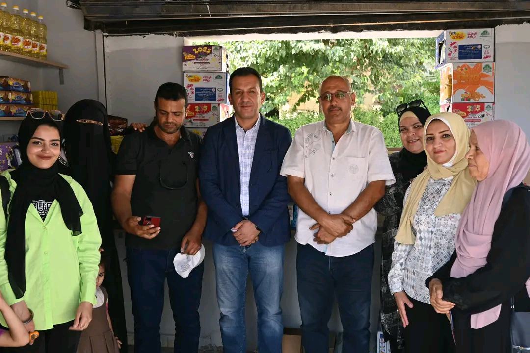 رئيس جهاز تنمية العاشر من رمضان يسلم كشكًا لأسرة الطفلة روناء دعمًا لمصدردخل كريم،فيتو