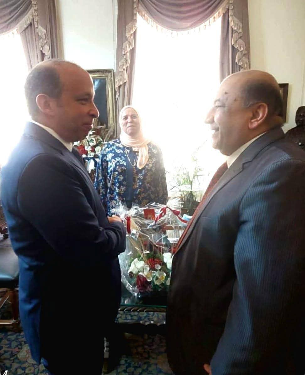 جولة نائب رئيس جامعة القاهرة في امتحانات طب قصر العيني 