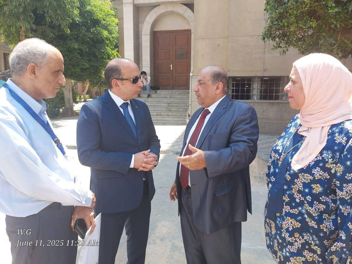 جولة نائب رئيس جامعة القاهرة في امتحانات طب قصر العيني 