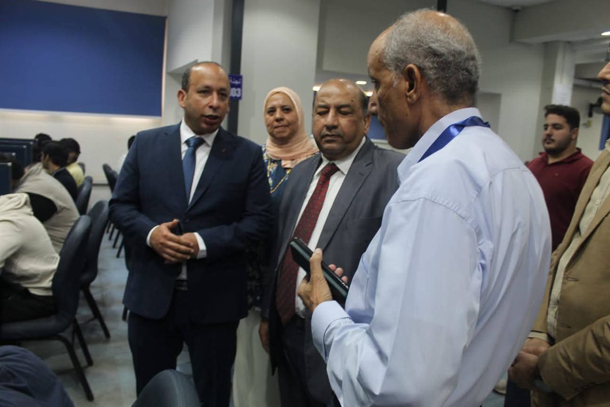 جولة نائب رئيس جامعة القاهرة في امتحانات طب قصر العيني 