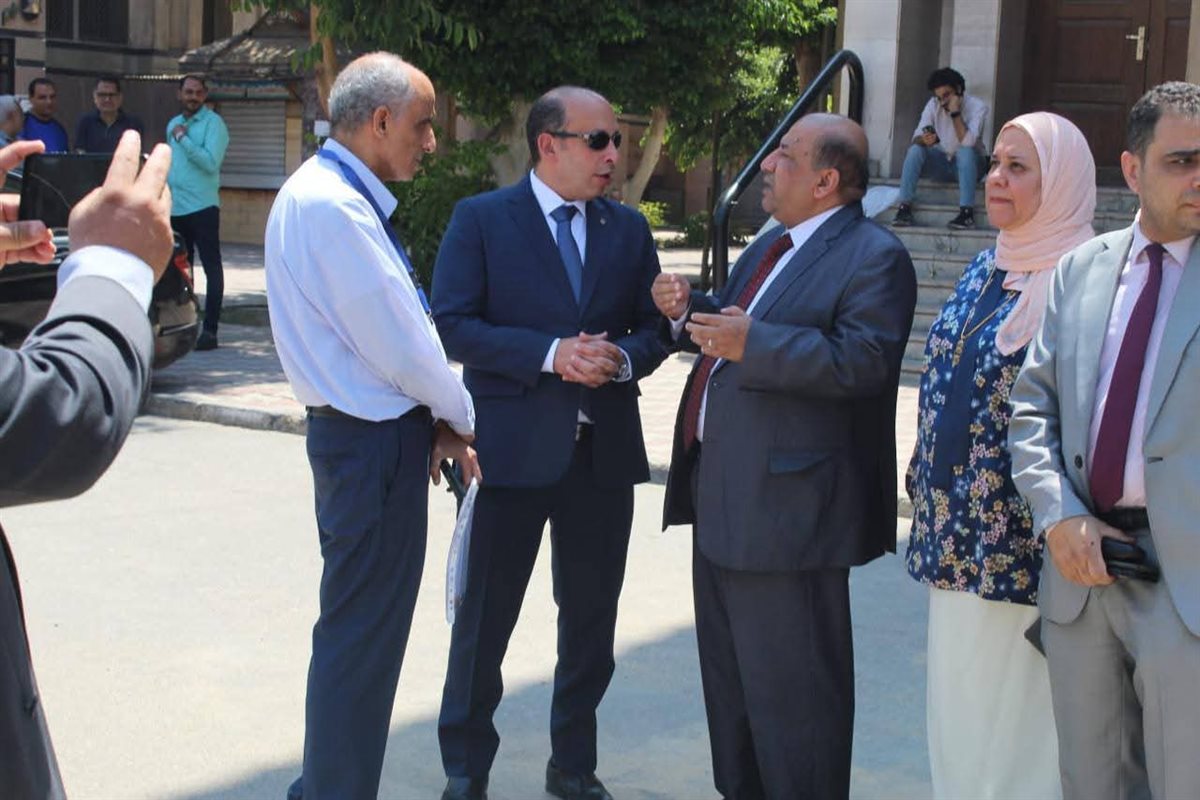 جولة نائب رئيس جامعة القاهرة في امتحانات طب قصر العيني 