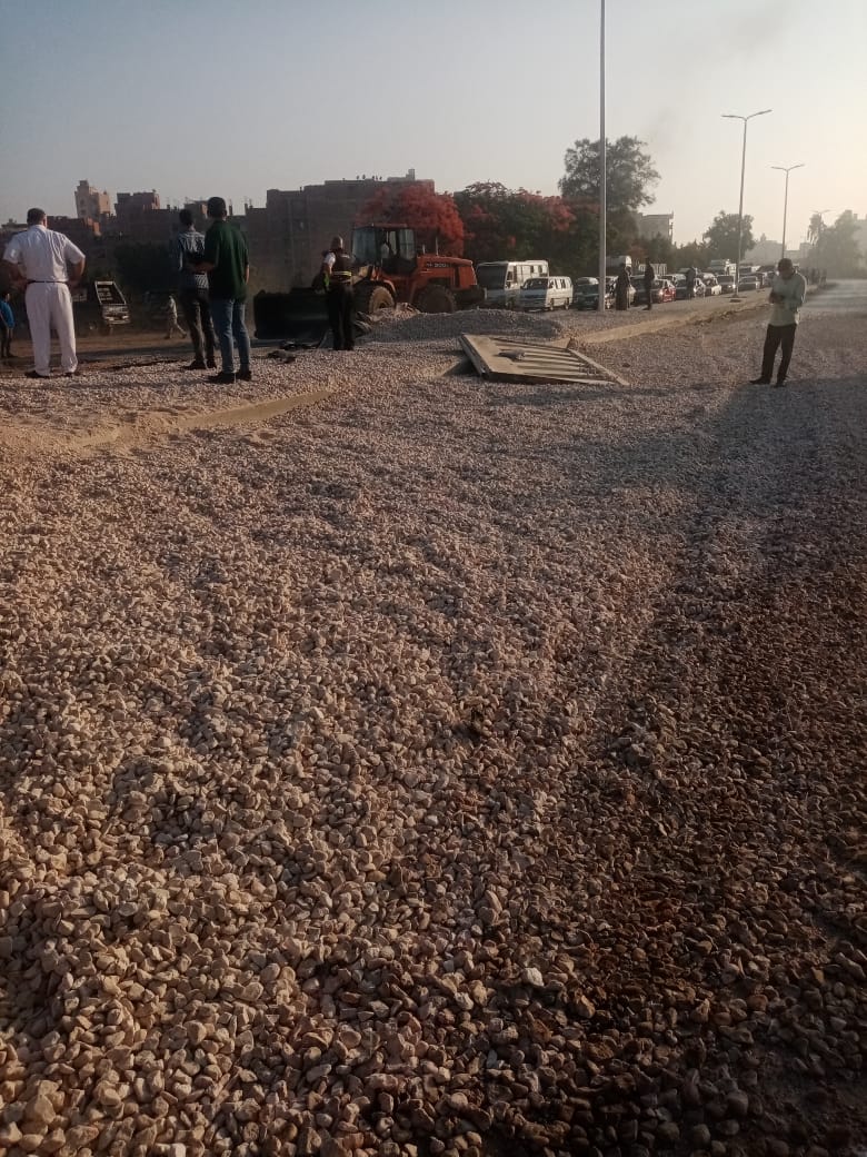 انقلاب سيارة نقل بطريق