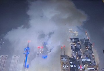 تصاعد أعمدة الدخان جراء قصف إيران للصواريخ البلستية، فيتو