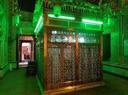 ضريح السيدة عائشة، رضي الله عنها، فيتو