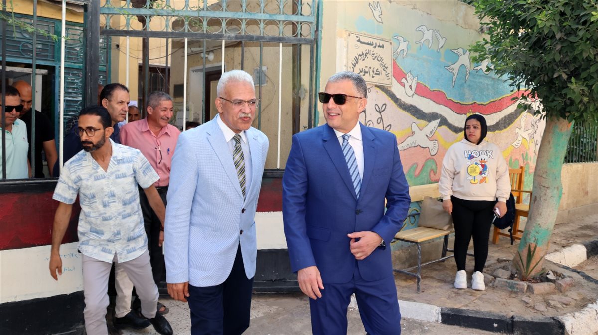 محافظ الإسماعيلية خلال الجولة، فيتو