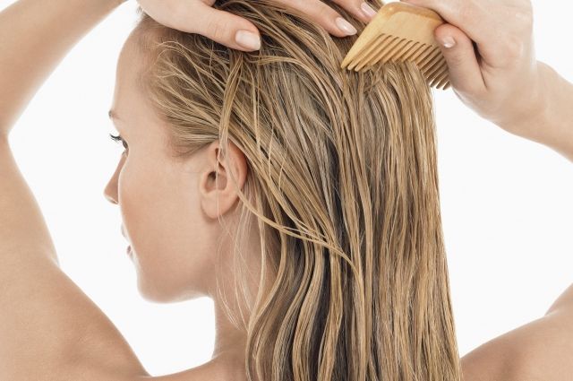 زيوت لتنعيم الشعر