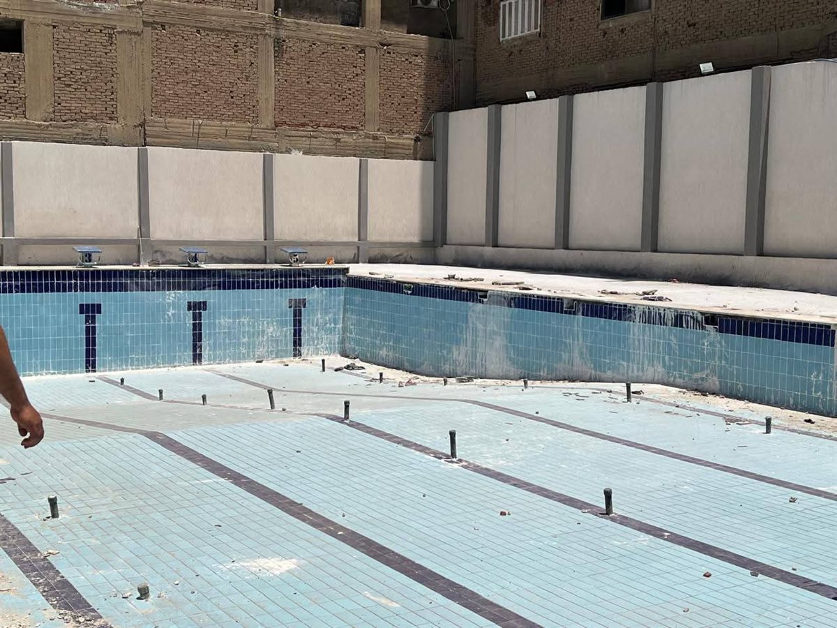 الصبروط يتفقد استعدادات افتتاح حمام السباحة بنزل الجيزة الدولي