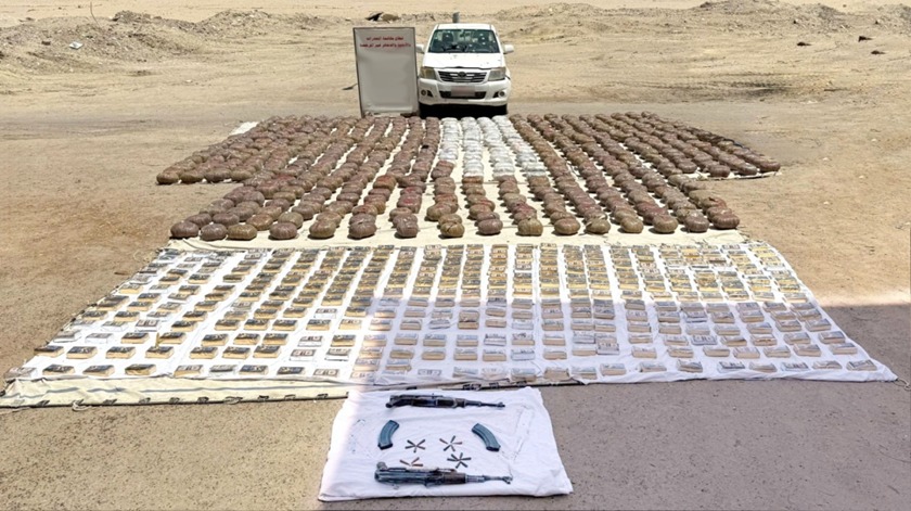 مصرع تاجرى مخدرات خلال مطاردة فى إحدى الدروب الصحراوية وبحوزتهما حشيش وهيدرو بـ 141 مليون 