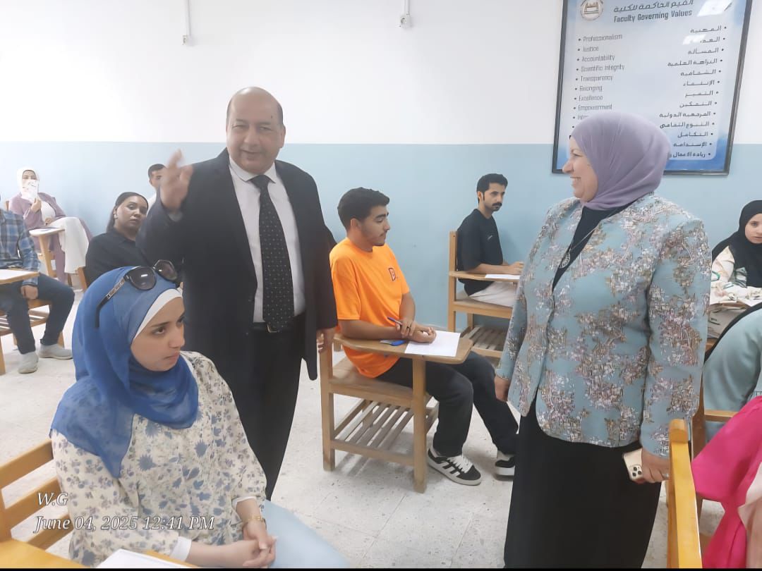 نائب رئيس جامعة القاهرة يتفقد لجان الامتحانات 