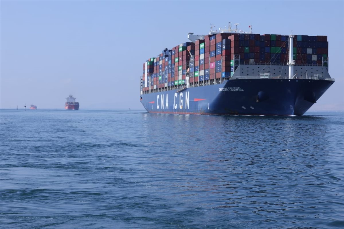 عبور السفن العملاقة من قناة السويس، فيتو